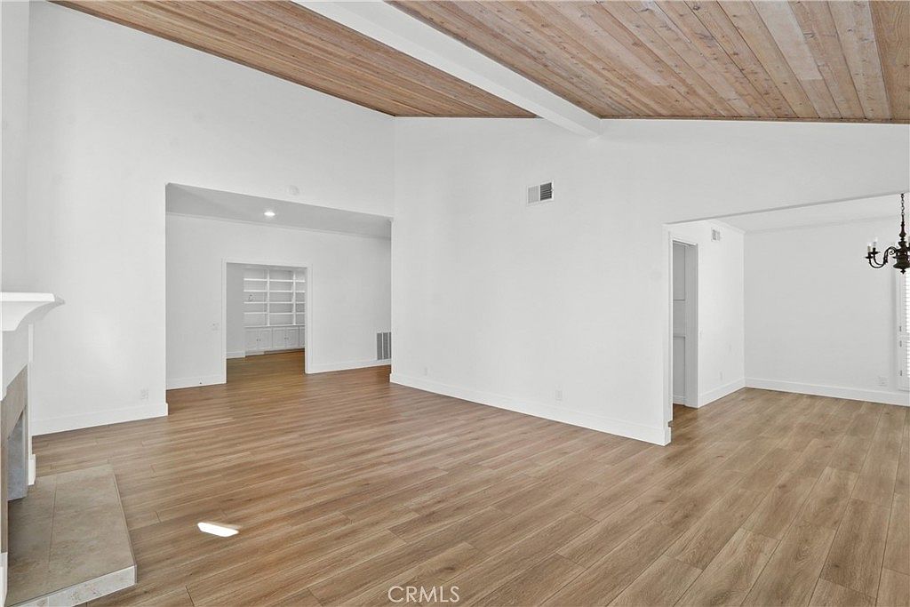 35 White Water Dr photo 4