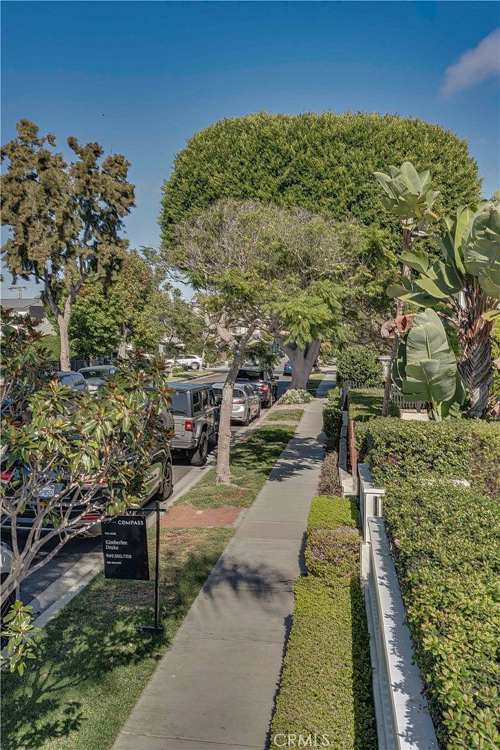 608 Heliotrope Ave photo 3
