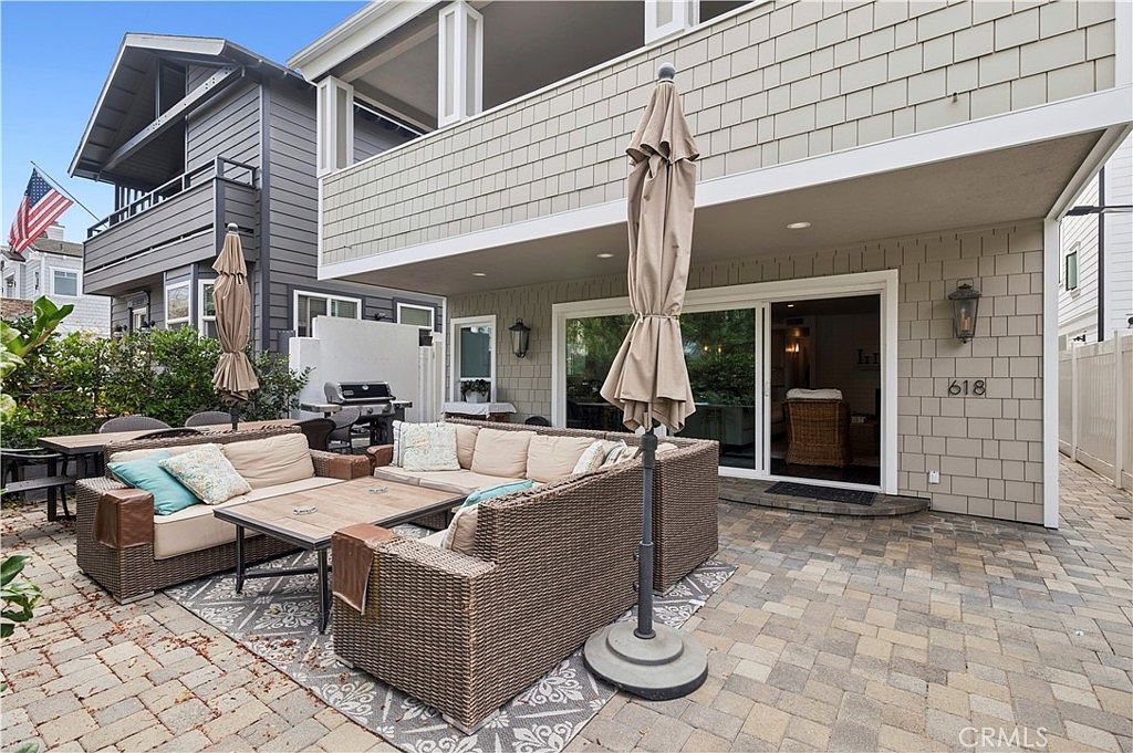 618 Acacia Ave photo 2