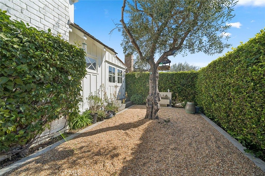 420 Acacia Ave photo 3