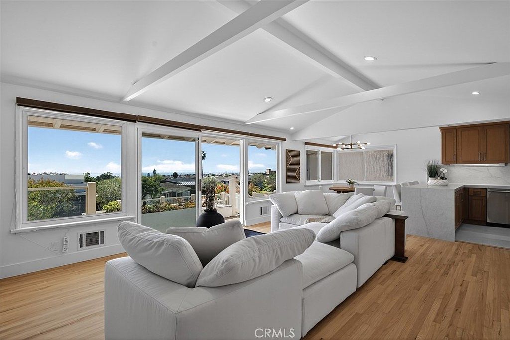 428 Cabrillo Ter photo 2