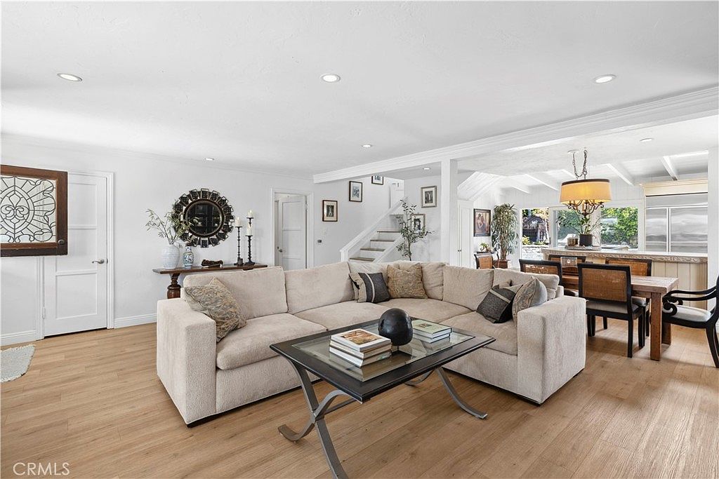 540 De Anza Dr photo 4