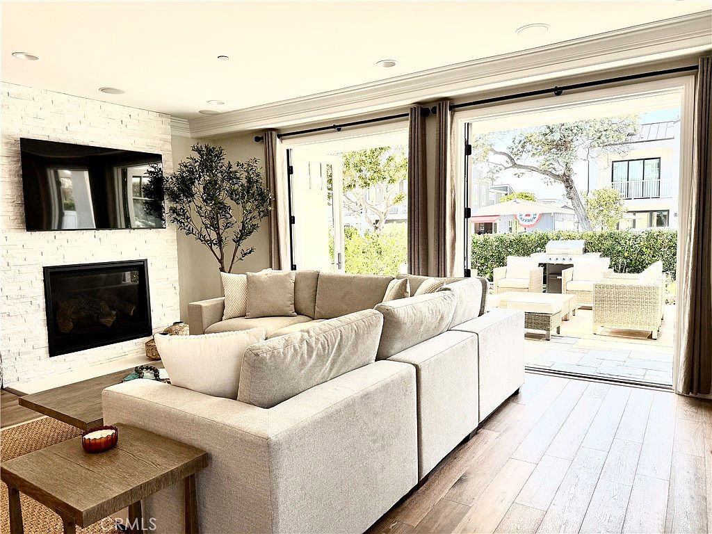 512 Jasmine Ave photo 4