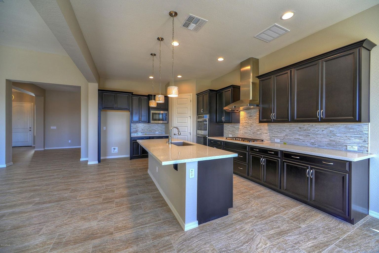 9409 W Daley Ln photo 5