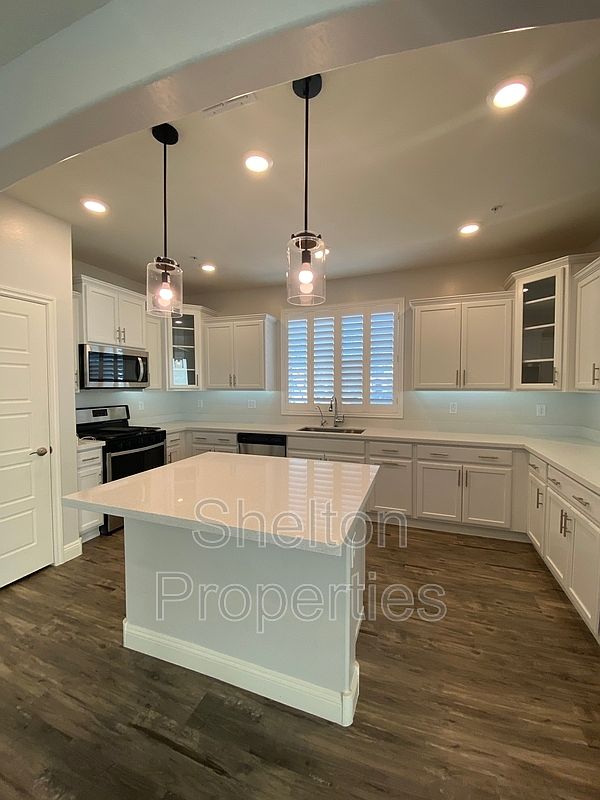 1721 N Marketside Ave Buckeye, AZ 85396 photo 3