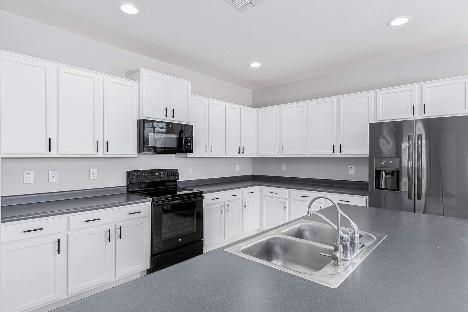 4019 S 181st Dr photo 3