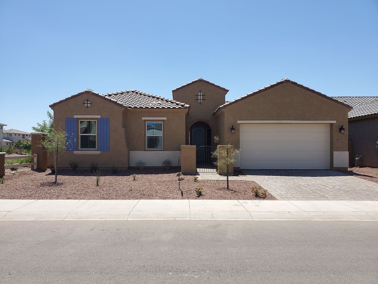 8537 W MYRTLE Avenue photo 3