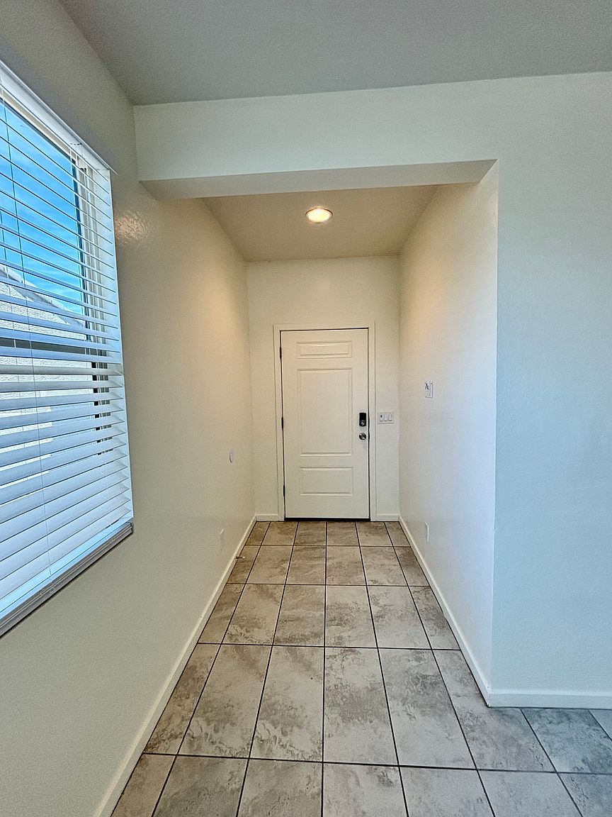 10231 W Southgate Ave photo 2