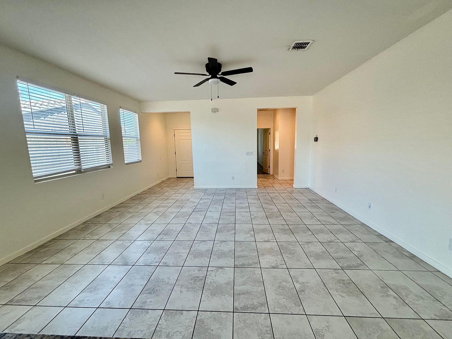 10231 W Southgate Ave photo 3
