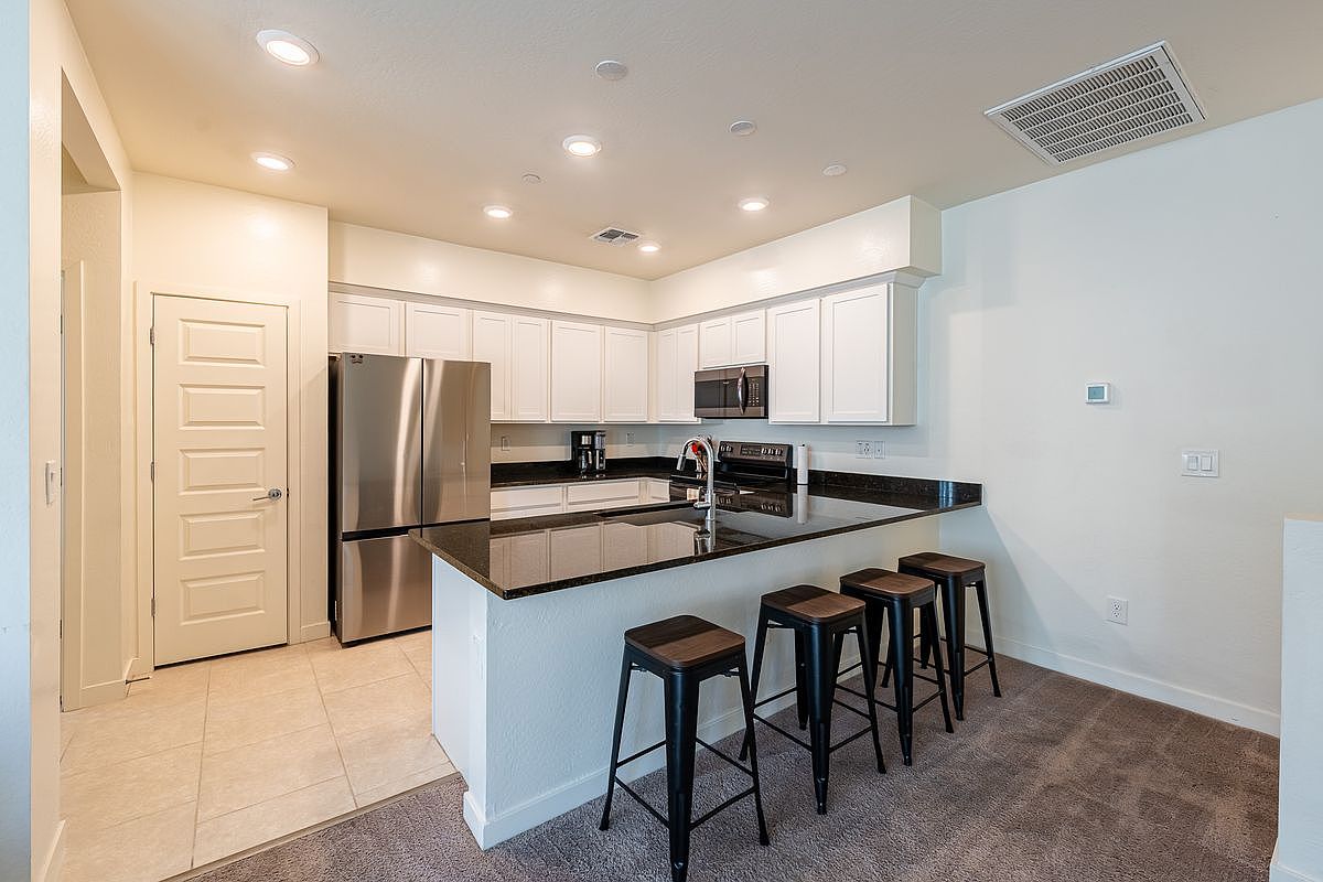 2750 S Voyager Dr Gilbert, AZ 85295 photo 4