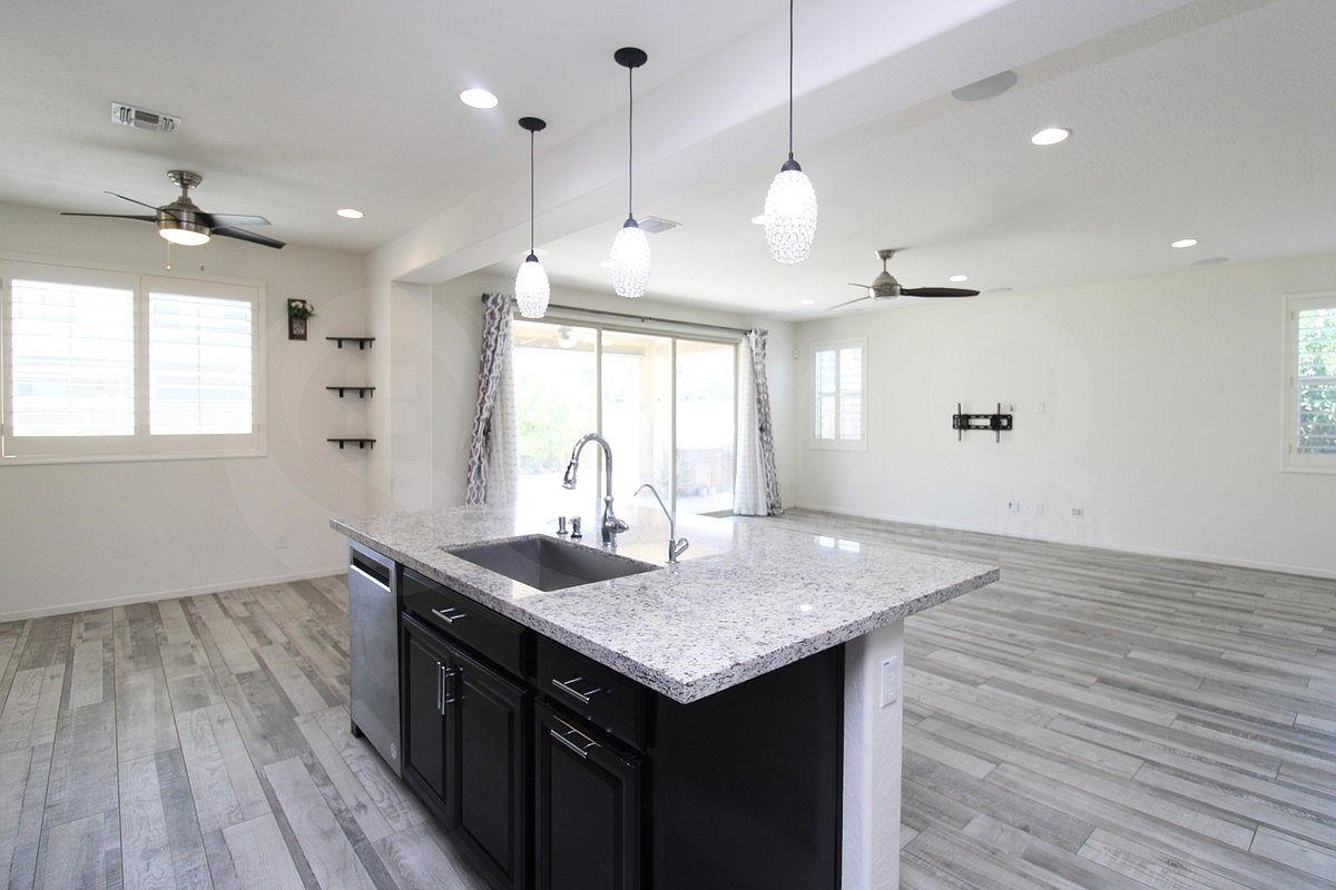 213 E Lantana Dr photo 4