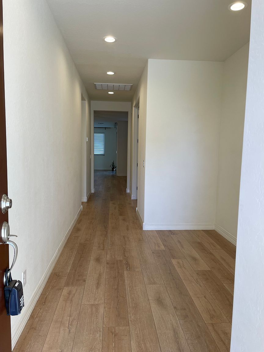 20864 E Swan Dr photo 2