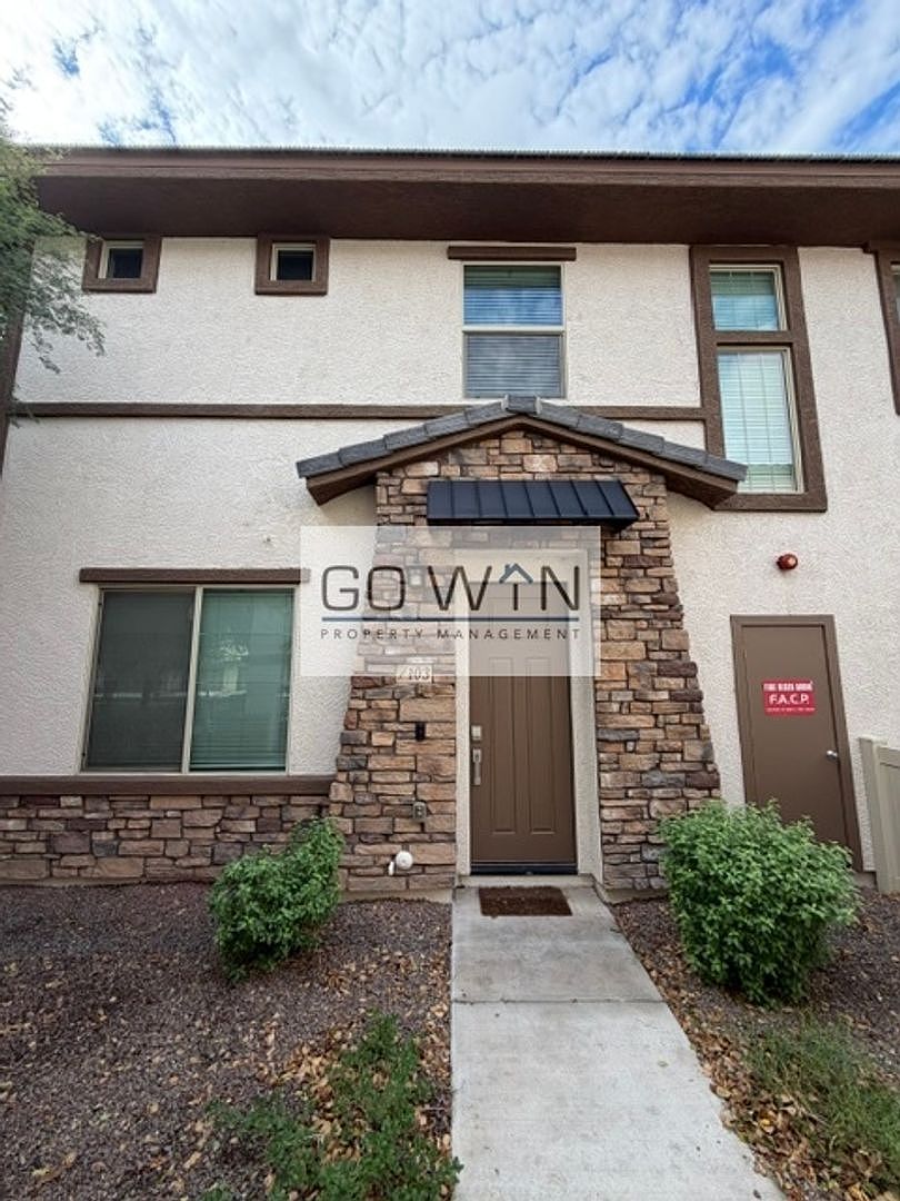 2733 S Catherine Dr