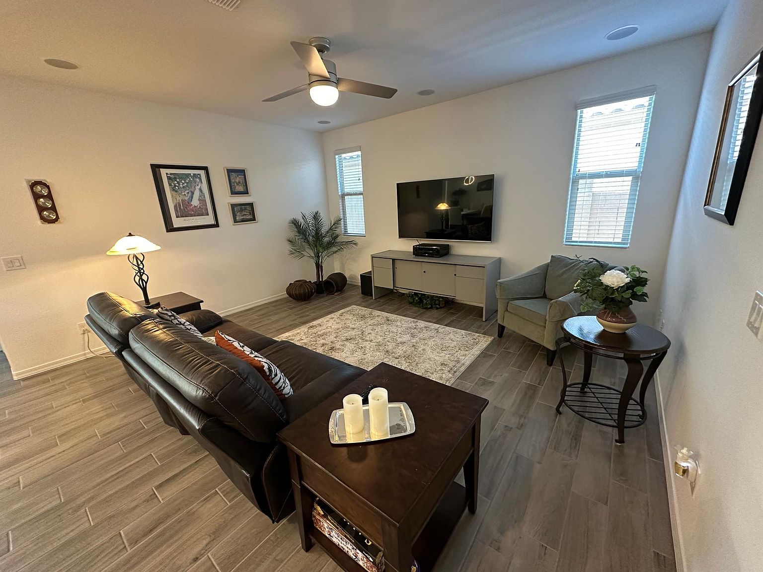 5859 S Vegas photo 2