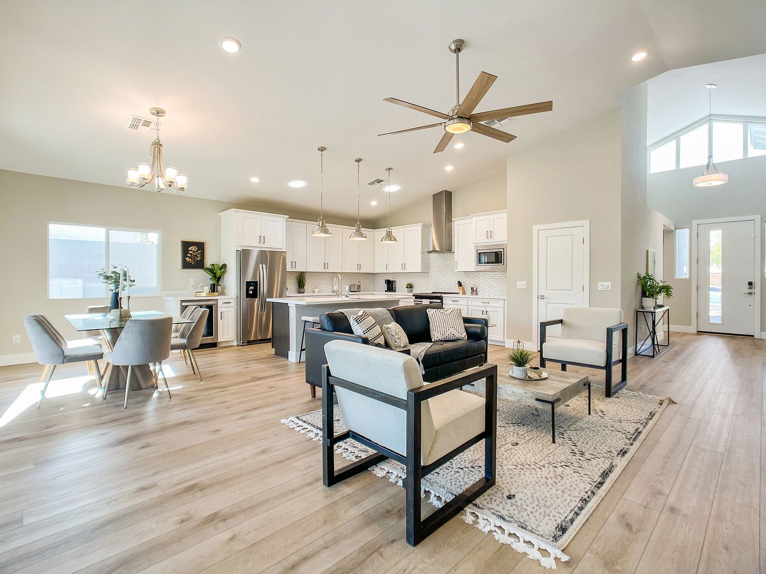8031 N 14th Pl Phoenix, AZ 85020 photo 2