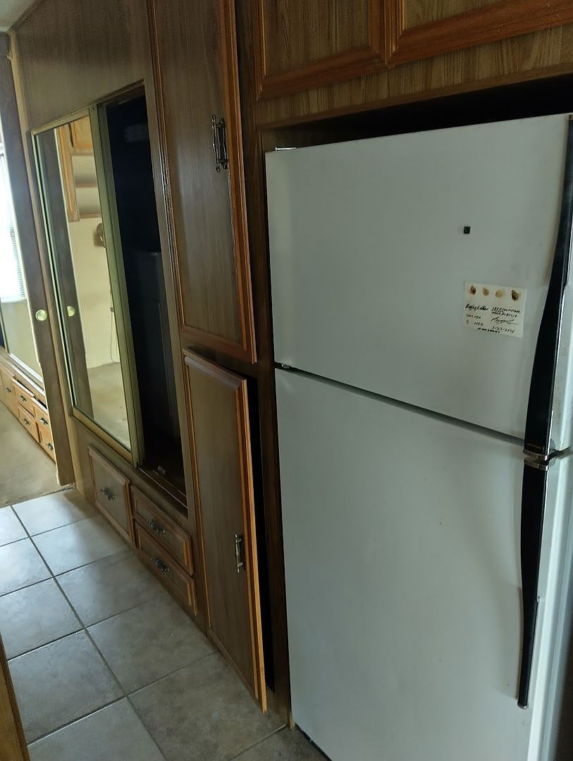 1334 W Hatcher Rd photo 4