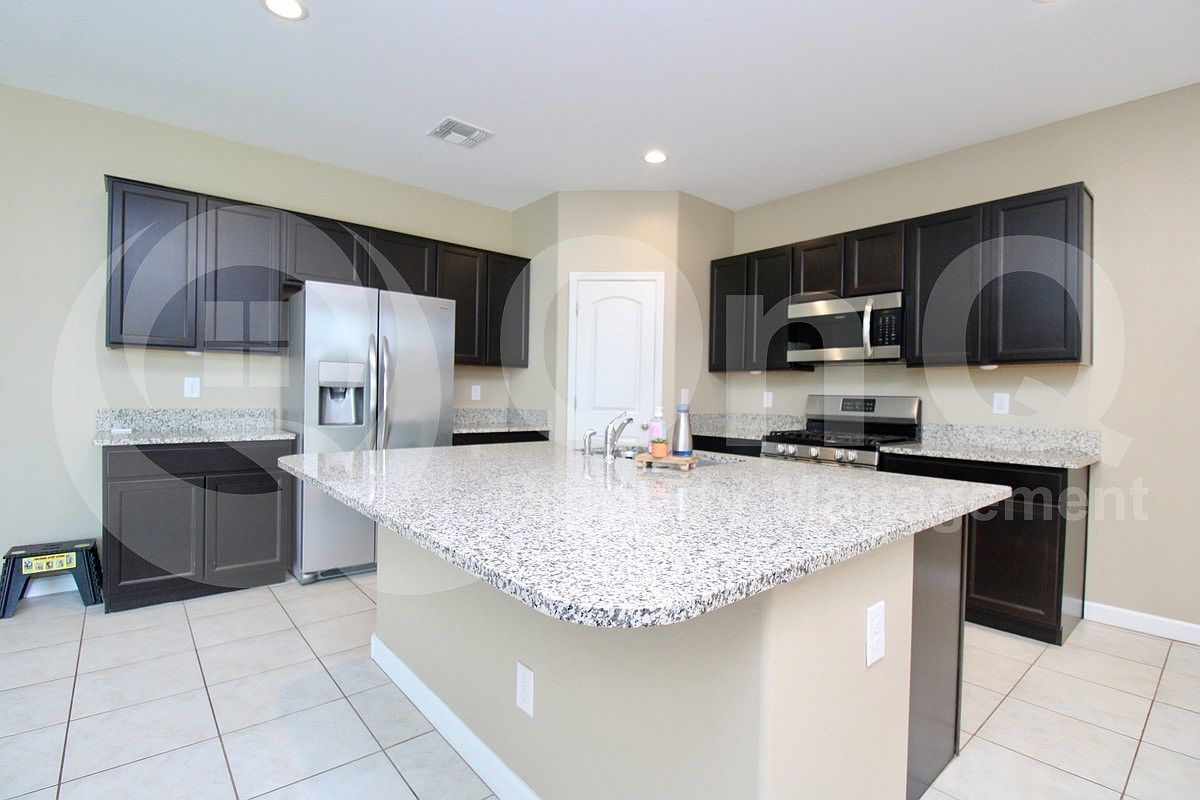30425 W Picadilly Rd photo 5