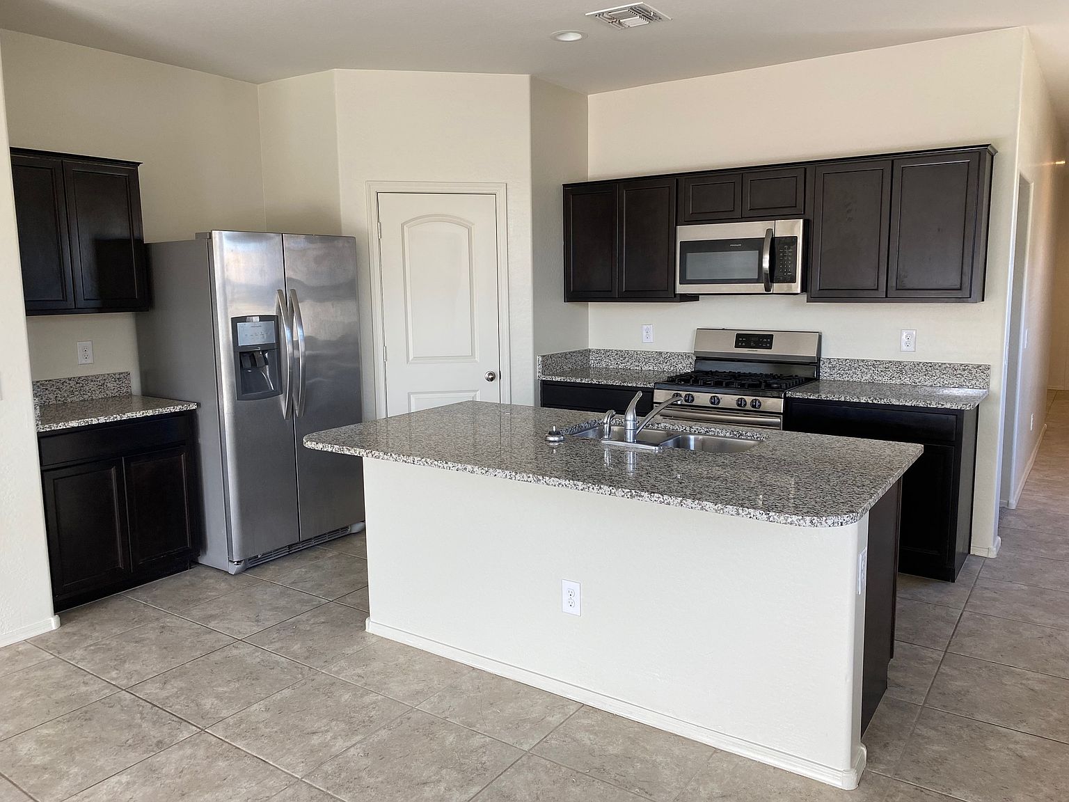 30651 West Amelia Avenue photo 4