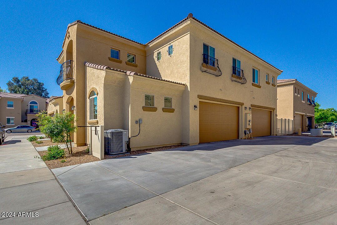 1367 S Country Club Dr photo 3