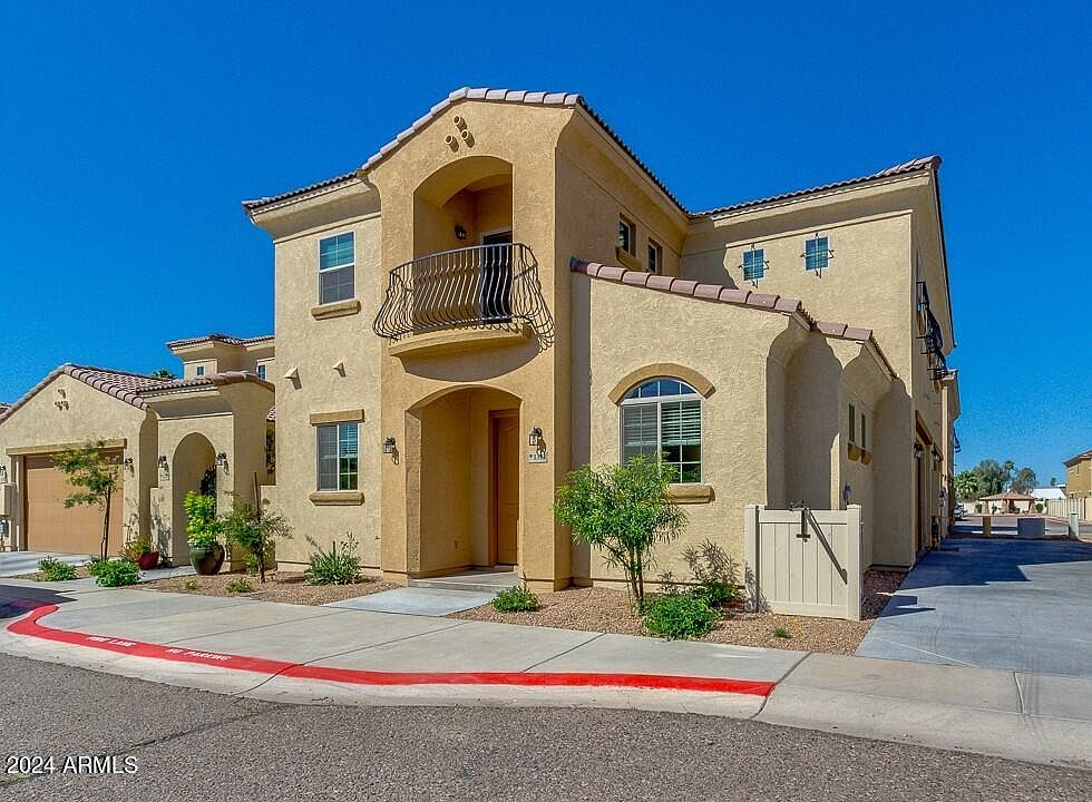 1367 S Country Club Dr photo 2