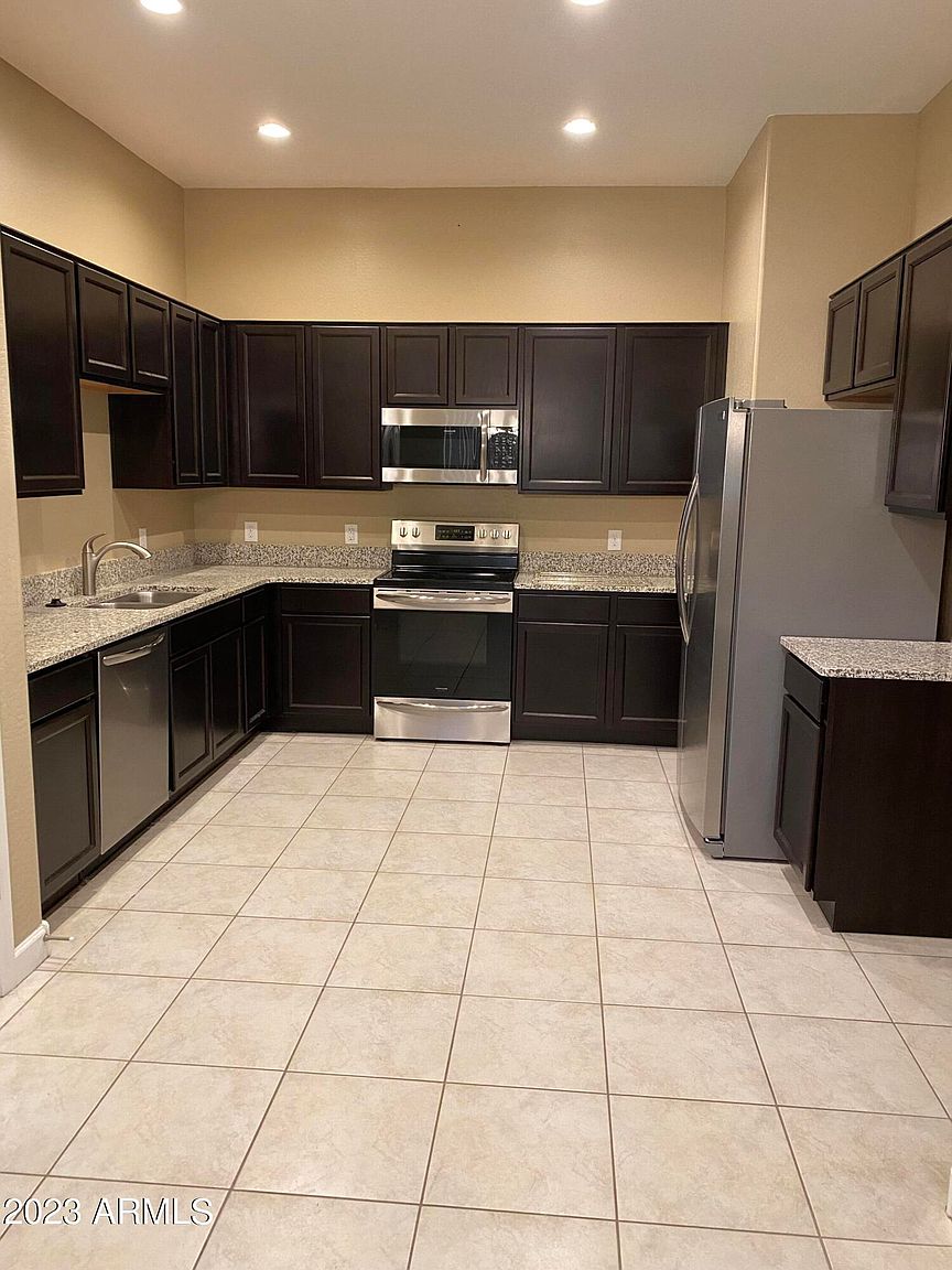 1367 S Country Club Dr photo 4