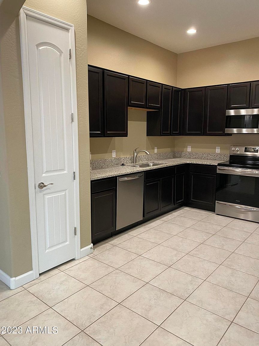 1367 S Country Club Dr photo 5