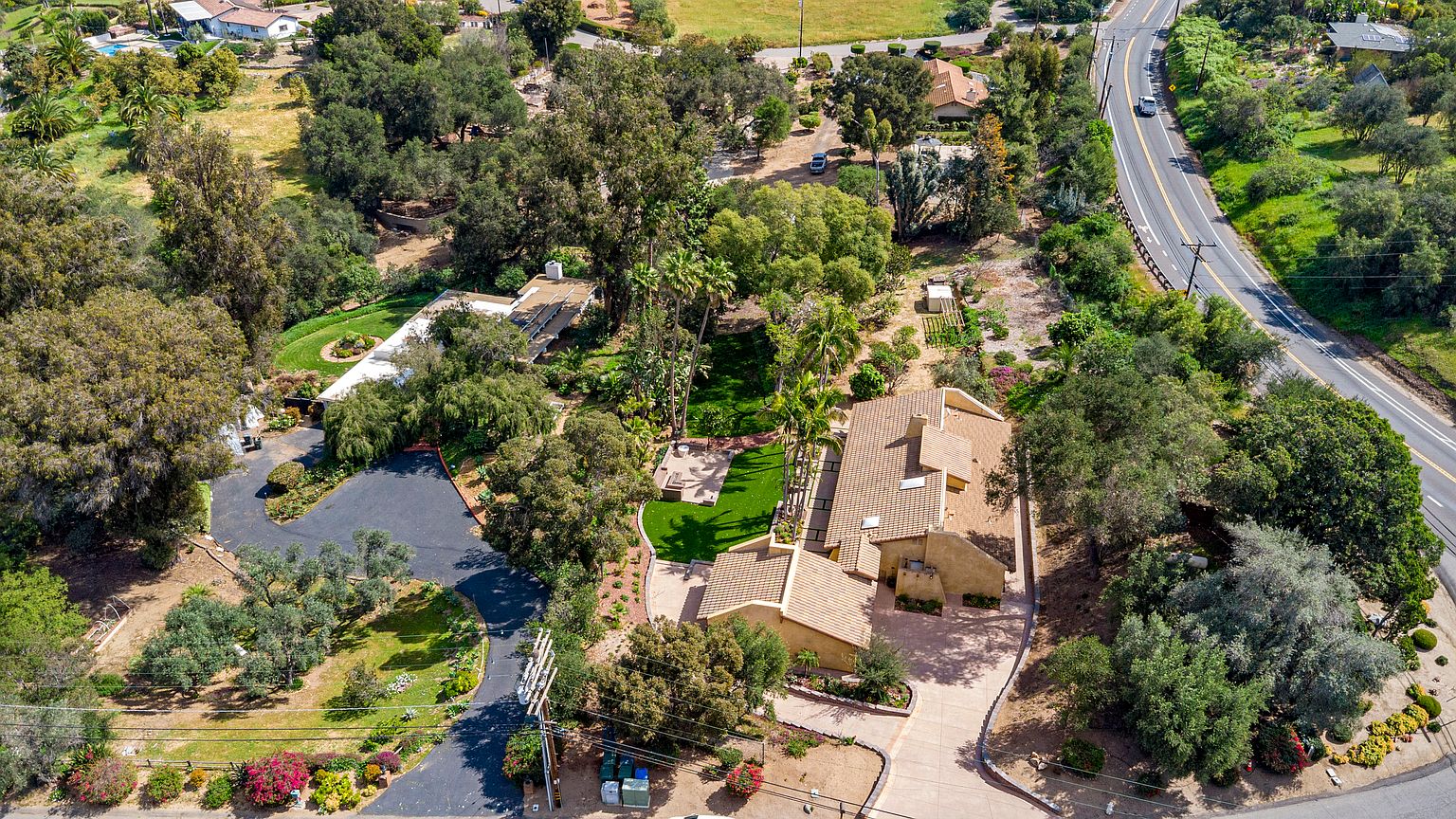 1315 Macadamia Dr photo 2