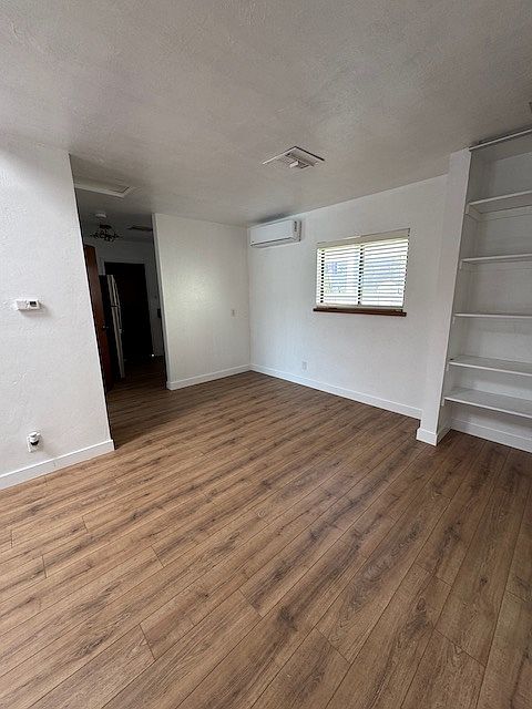 406 N Clementine St photo 5