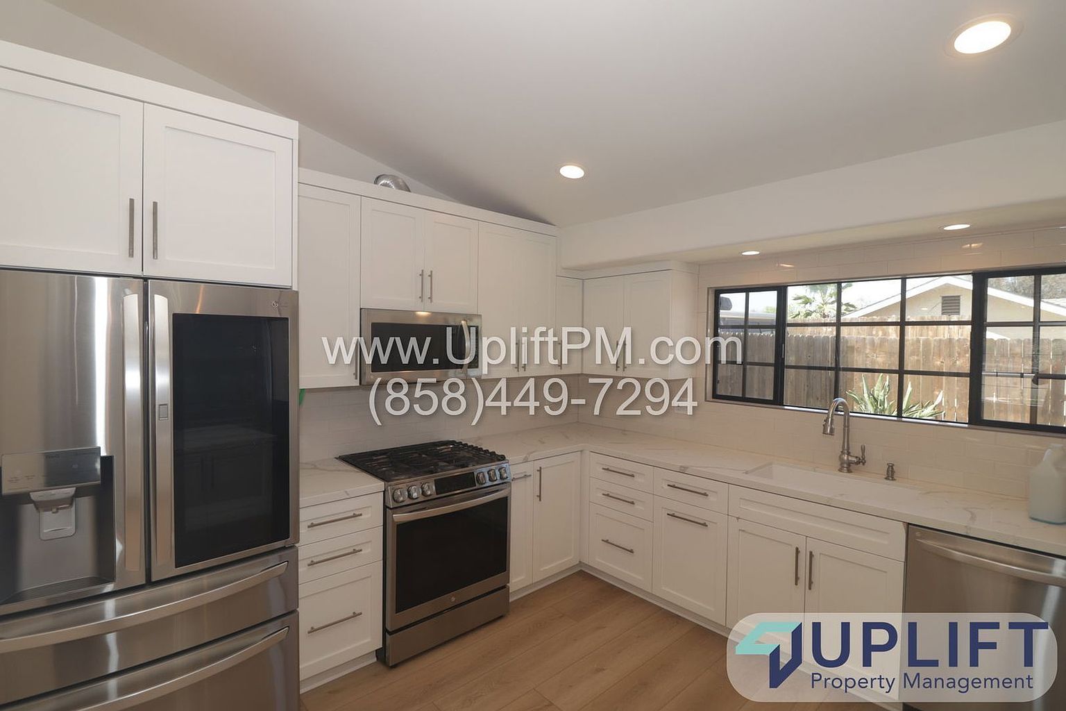 1542 Del Mar Rd Oceanside, CA 92057 photo 2