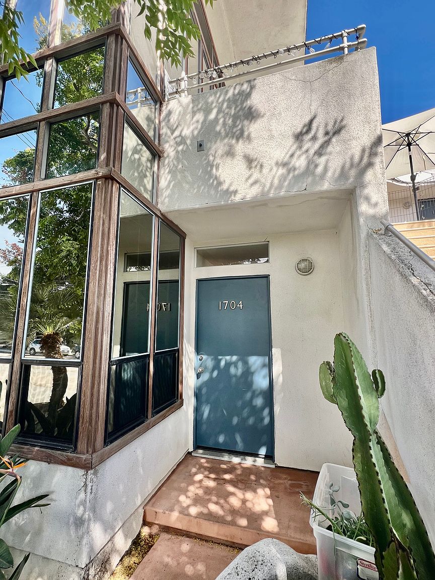 1704 Pacific Beach Dr photo 4