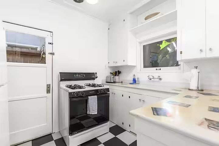 5046 Long Branch Ave photo 2