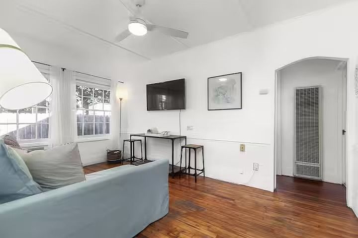 5046 Long Branch Ave photo 3