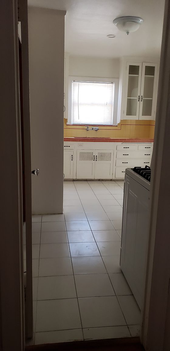 1293 Robinson Ave photo 2