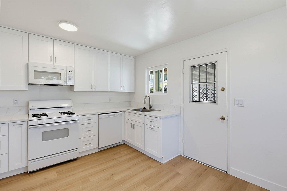 2805 Massachusetts Ave photo 4