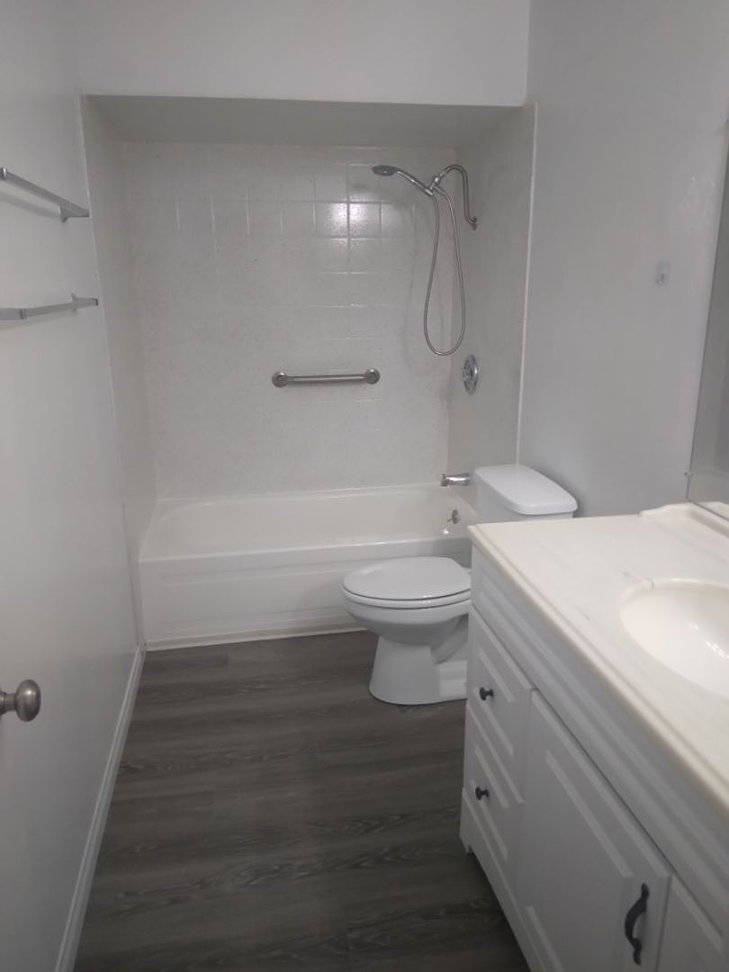 344 Compton St photo 4