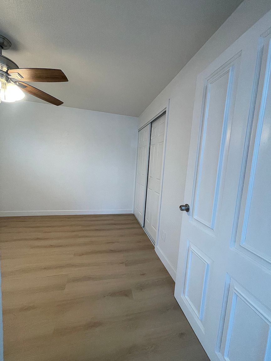 1207-9 Lyons Ln photo 3