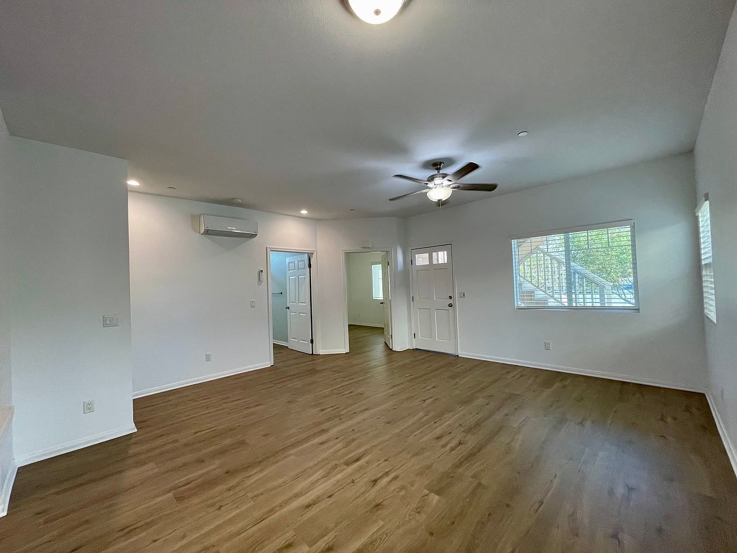 130 E Washington Ave photo 3