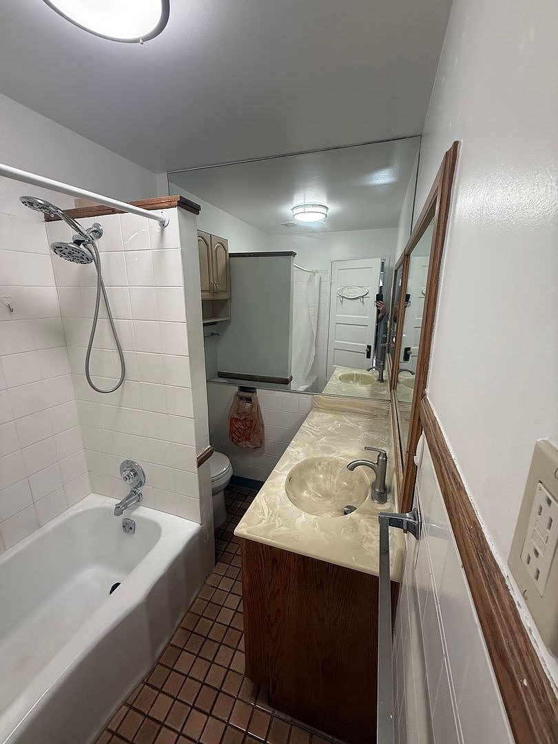 8842 1/2 Valencia St photo 5