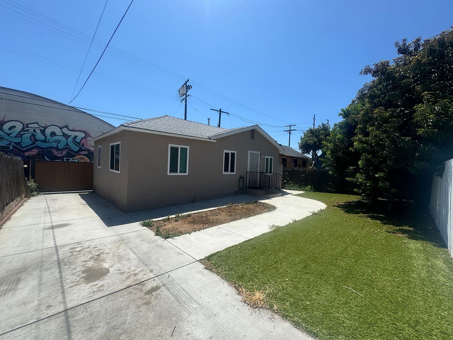 2129 National Ave photo 3