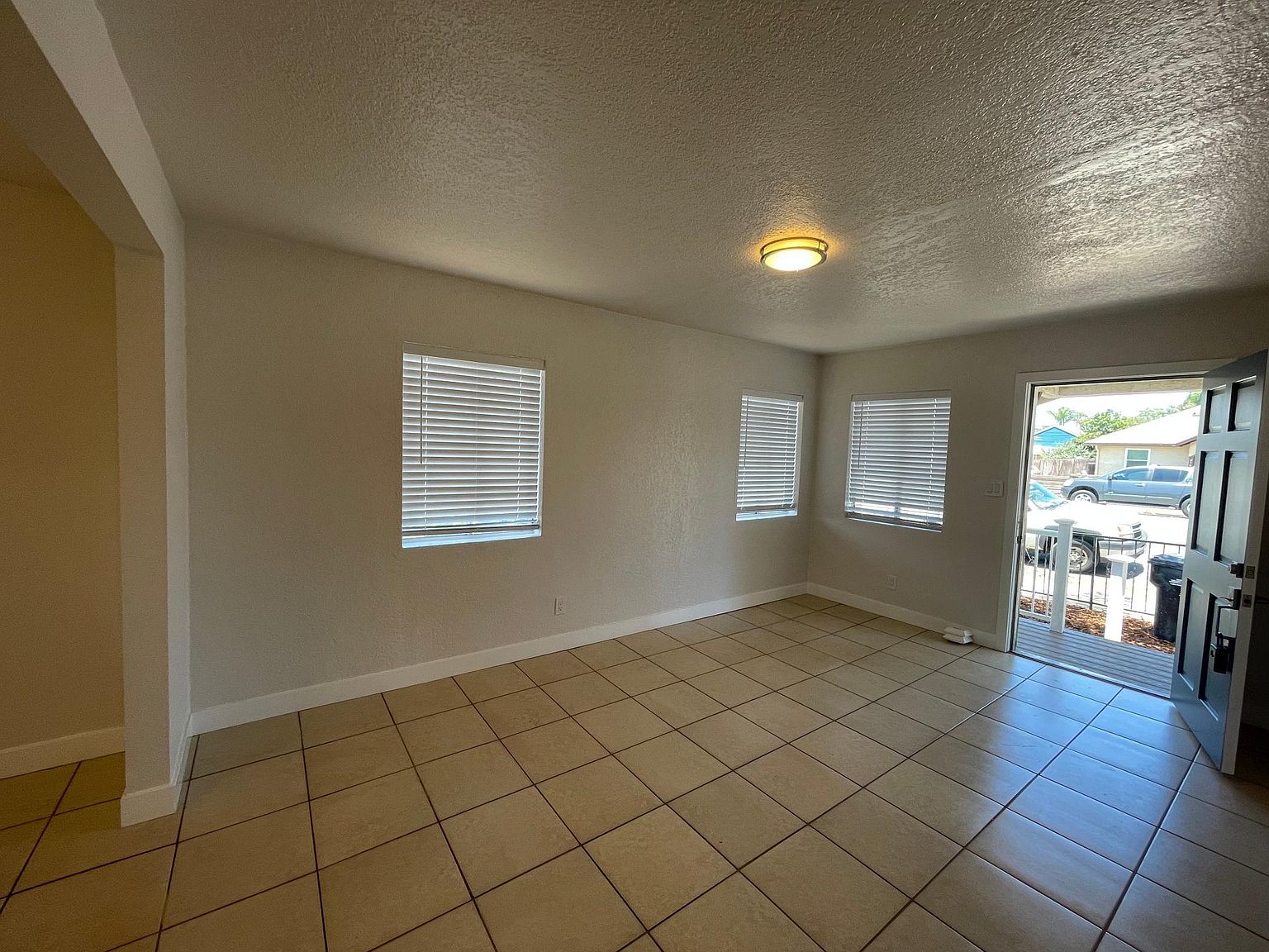 2771 Logan Ave photo 4