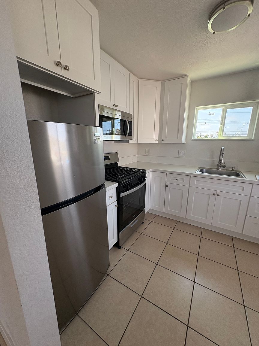 2771 Logan Ave photo 5