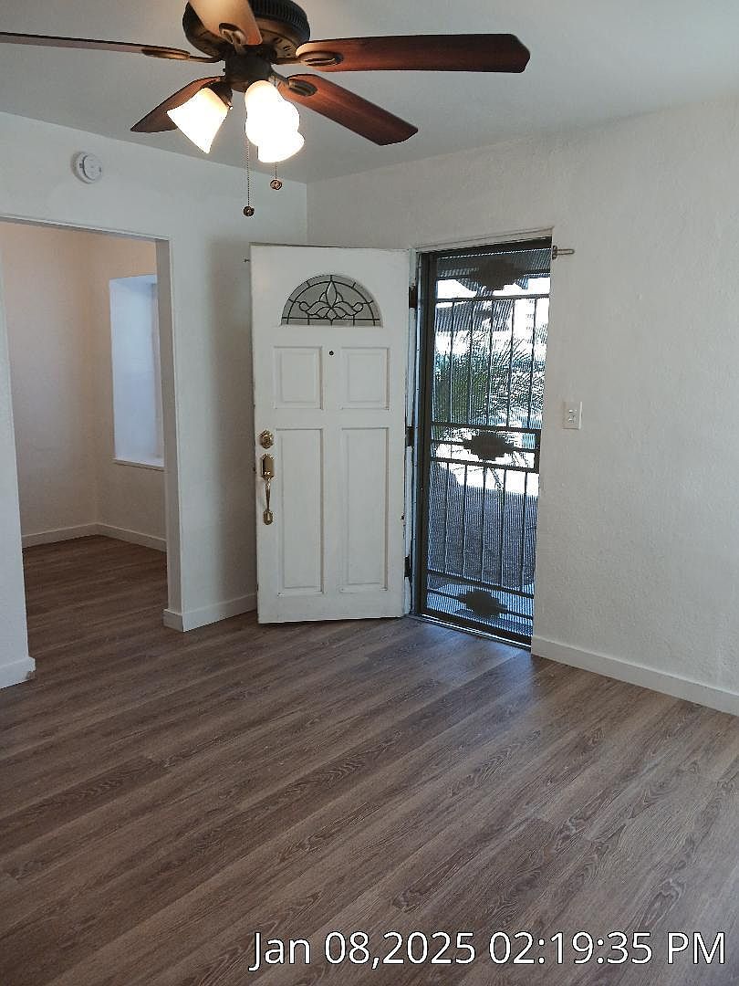 800 Paradise Dr photo 3