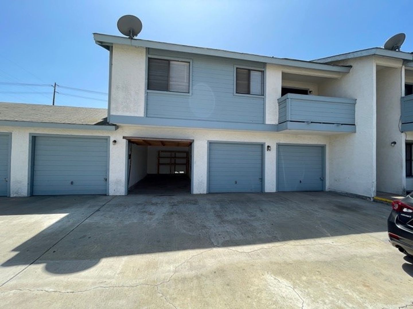 140 Cedar Ave photo 2