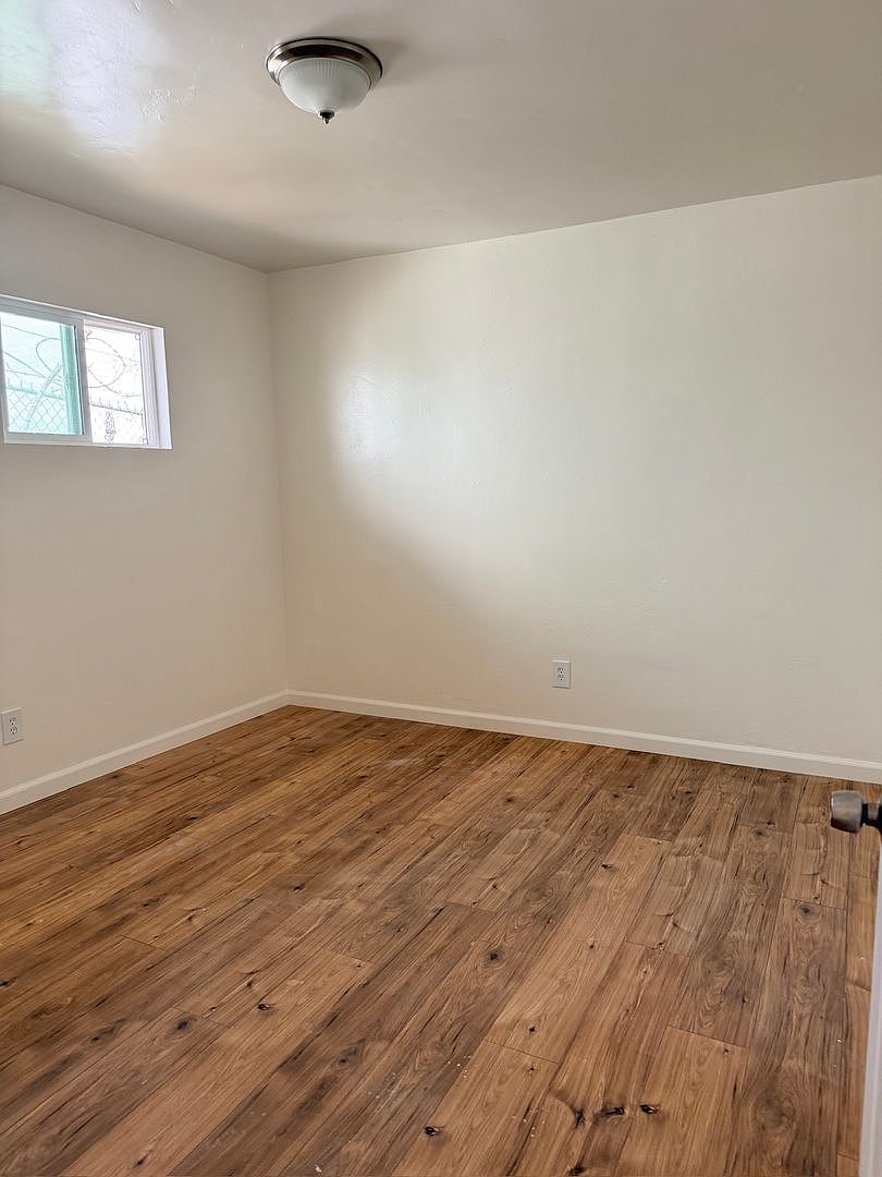 549 McIntosh St photo 3