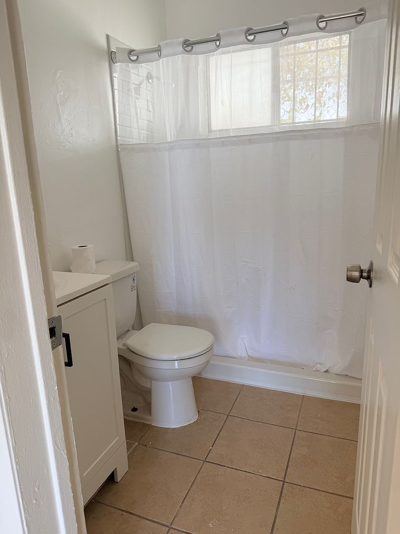 549 McIntosh St photo 2