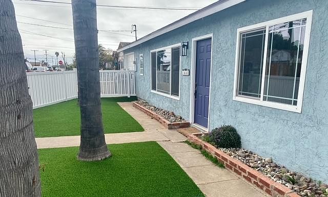 1440 Fern Ave photo 2