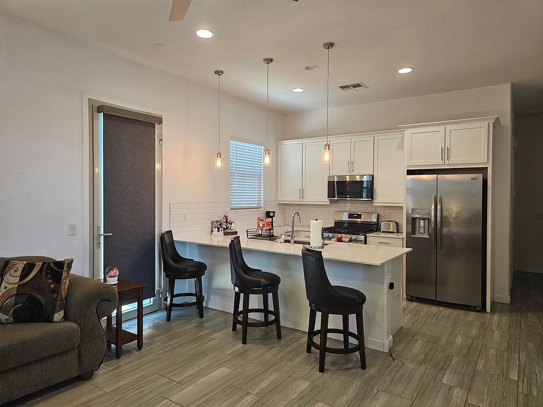 9415 S 39th Dr Phoenix, AZ 85339 photo 2