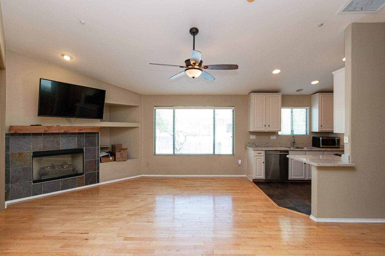 7502 E Earll Dr photo 5