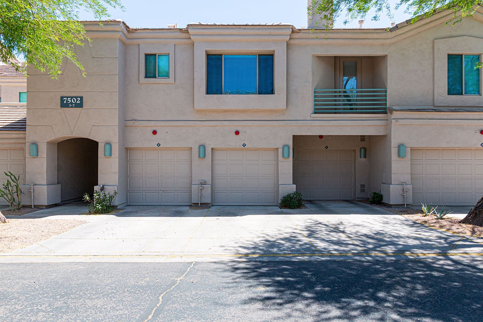7502 E Earll Dr photo 3