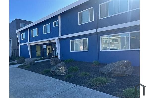 1640 6th Ave photo 4